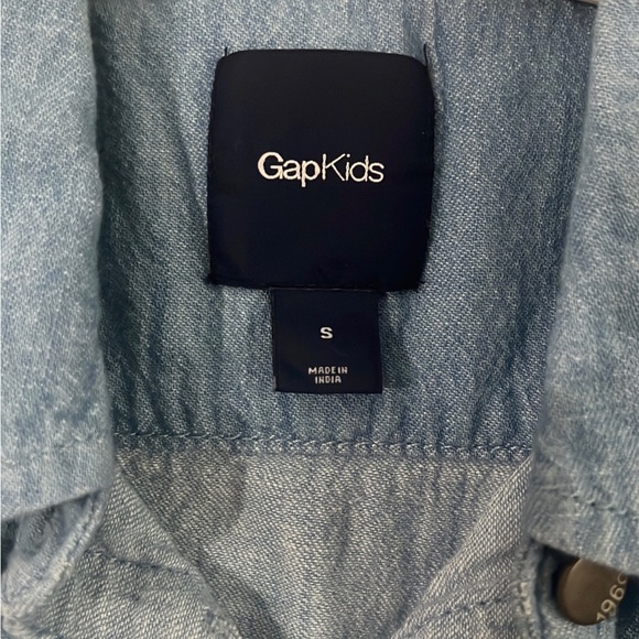 Button down denim sleeveless shirt in Small - Picture 2 of 3